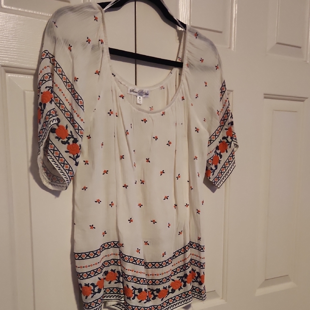 Chic White And Orange Patterned Blouse - image 4
